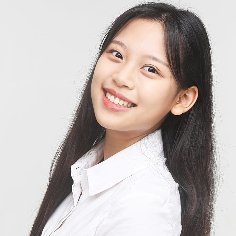 손 예 원